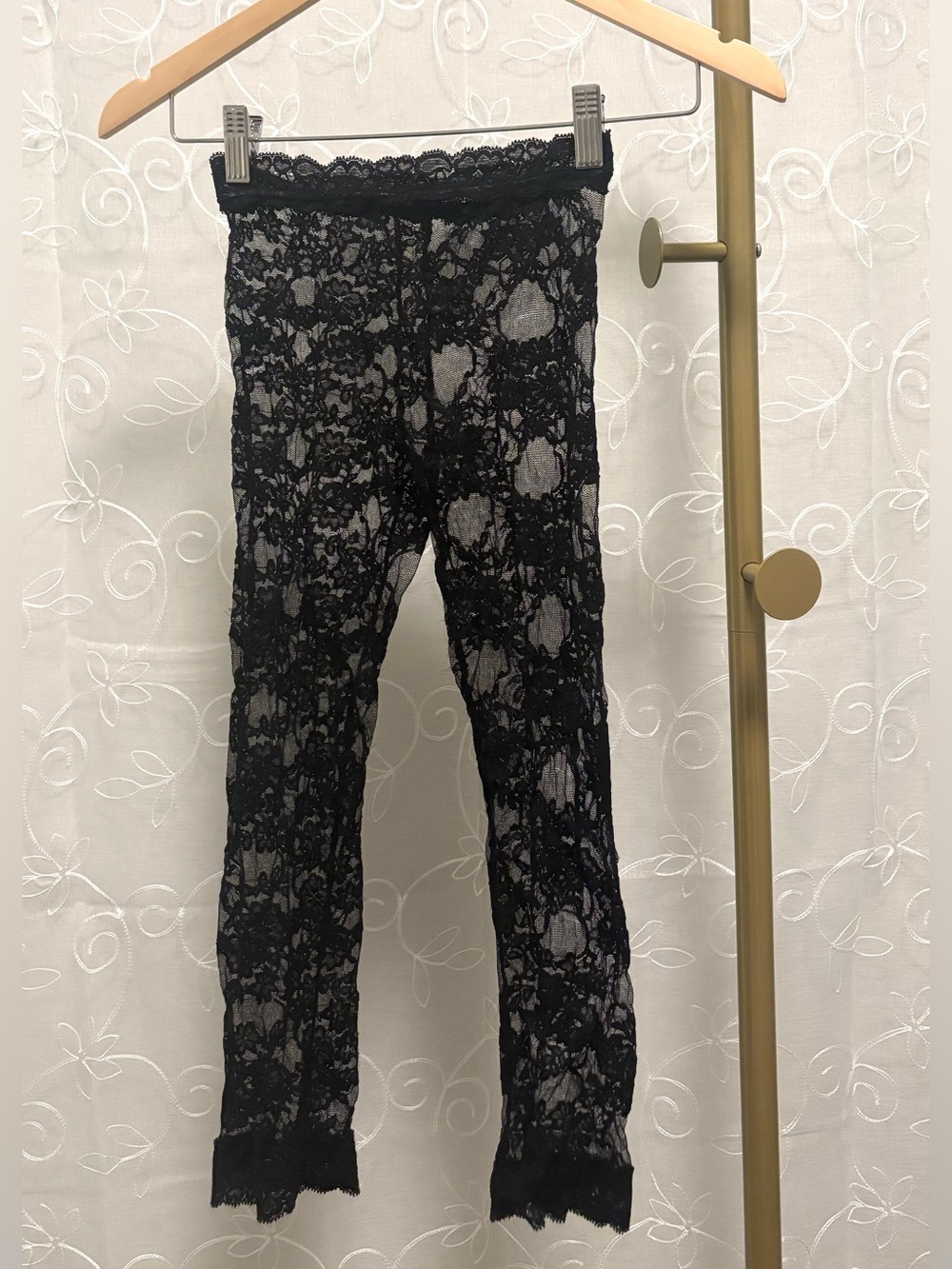 Floral Lace Capri Leggings in Black Approx XS